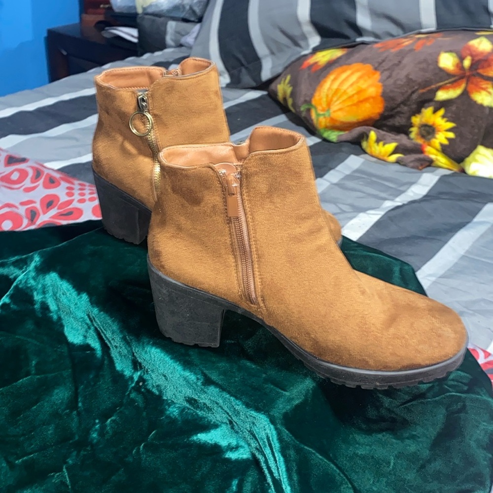 Size 10 camel hair ankle boot women’s